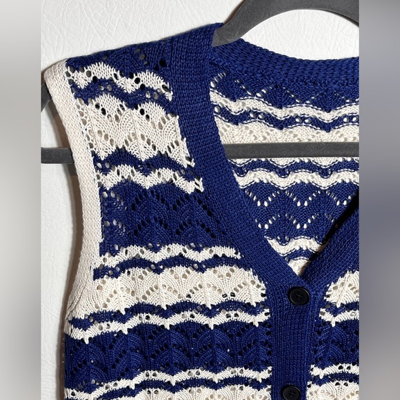 Selfie Leslie Maysah Navy and White Knit Button Up Vest - Picture 3 of 9